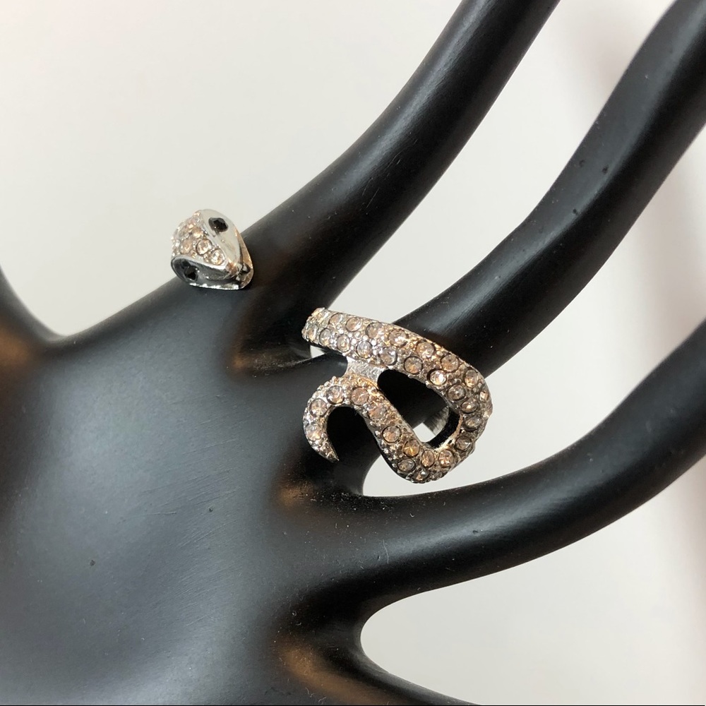 💙New💙 Snake Double Finger Crystal Ring NWT - Picture 4 of 8